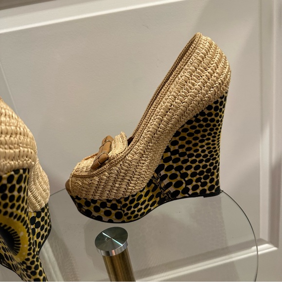 Burberry Prorsum Woven Raffia Straw Printed Wedge Pumps - Picture 10 of 13